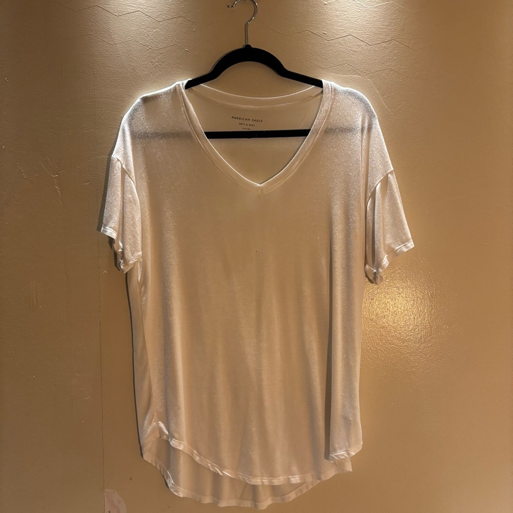 American Eagle Outfitters White V-Neck Short Sleeve Tee